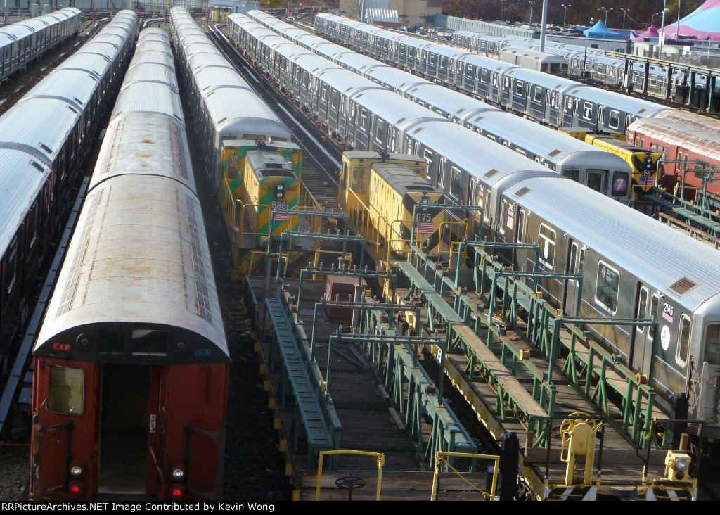 NYCT GE R77 switcher 886 & R52 switcher 75