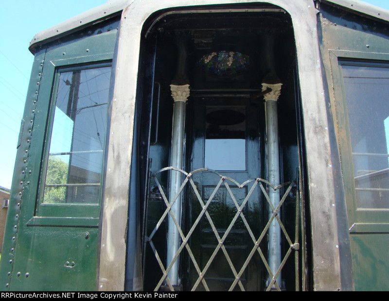 Half column w Doric cap detail