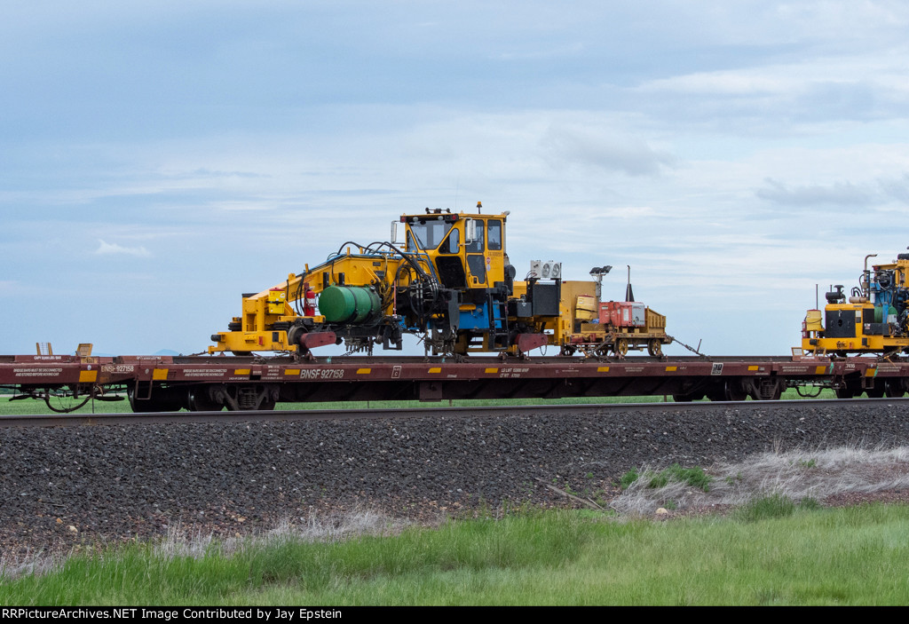 MOW train near Ethridge 2