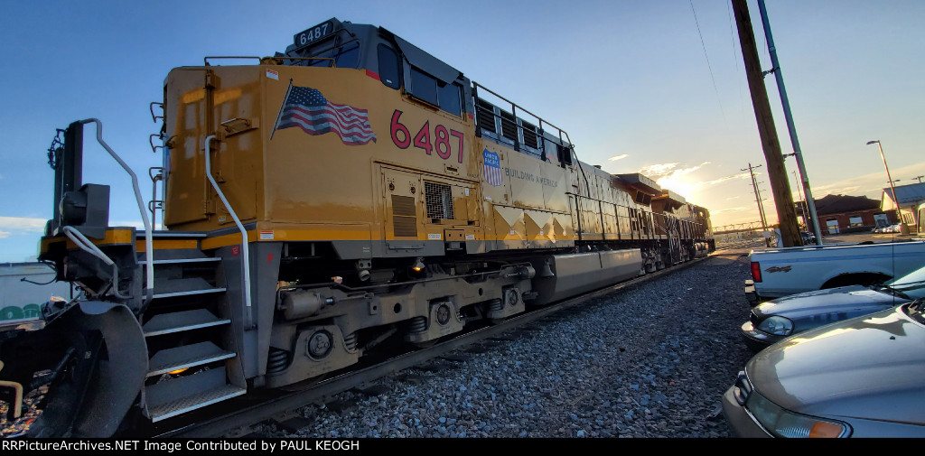 UP 6487 Swaps Crews at The UP Green River Yard. 