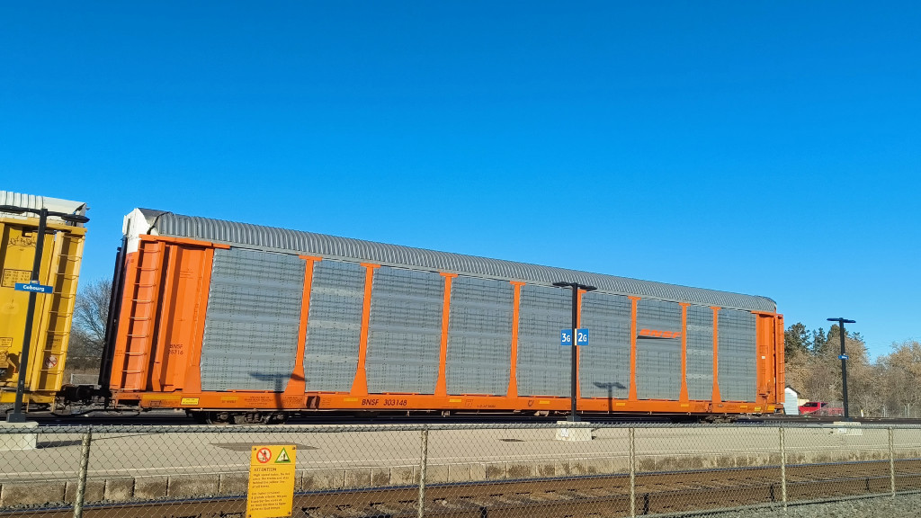 BNSF 25716 (Body) BNSF 303148 (Flat)