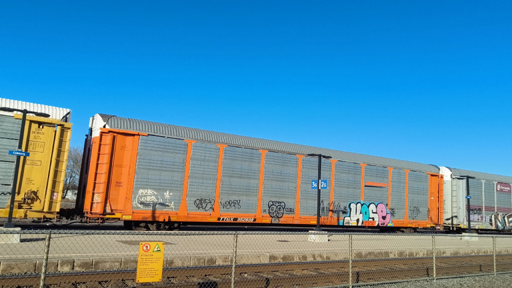 BNSF 27693 (Body) TTGX 952838 (Flat)