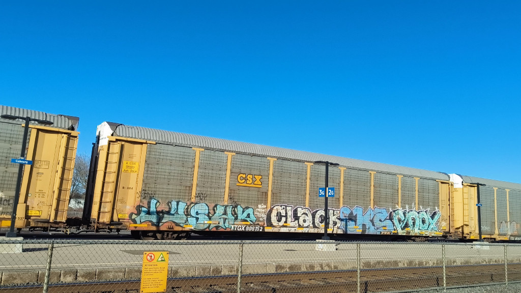 CSX B1104 (Body) TTGX 996152 (Flat)