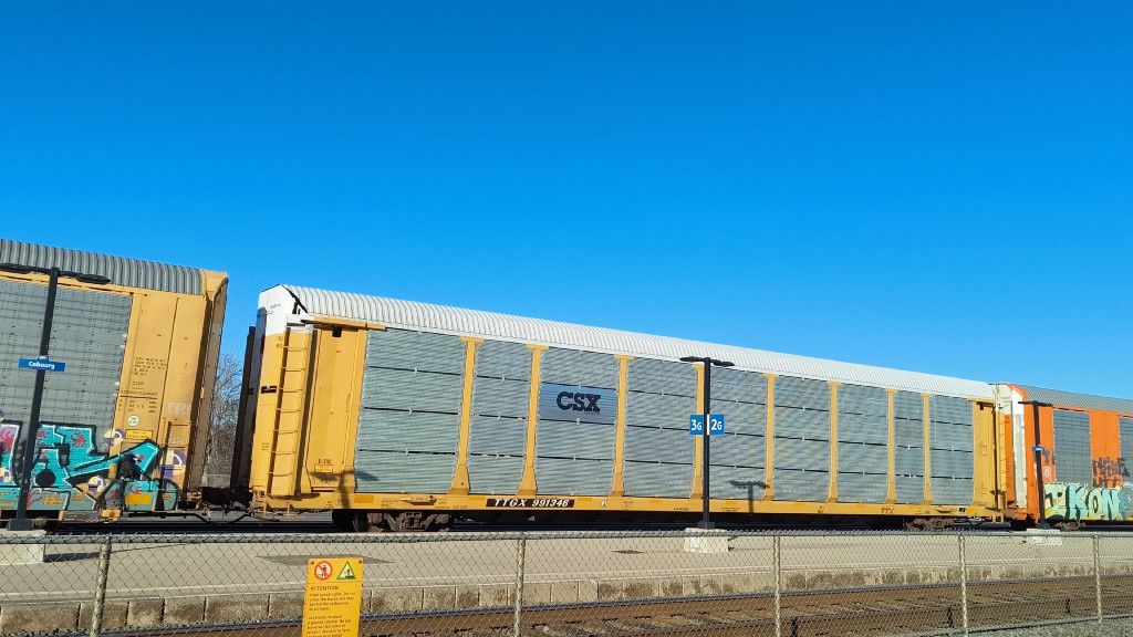 CSX B3110 (Body) TTGX 991346 (Flat)