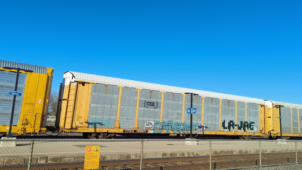 CSX B5158 (Body) TTGX 156971 (Flat)