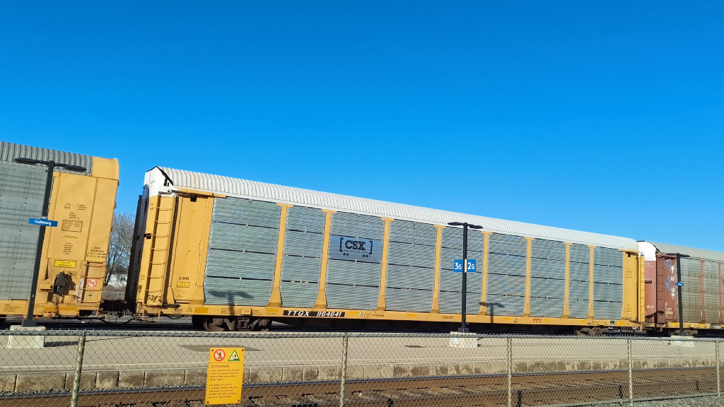CSX B5984 (Body) TTGX 964641 (Flat)