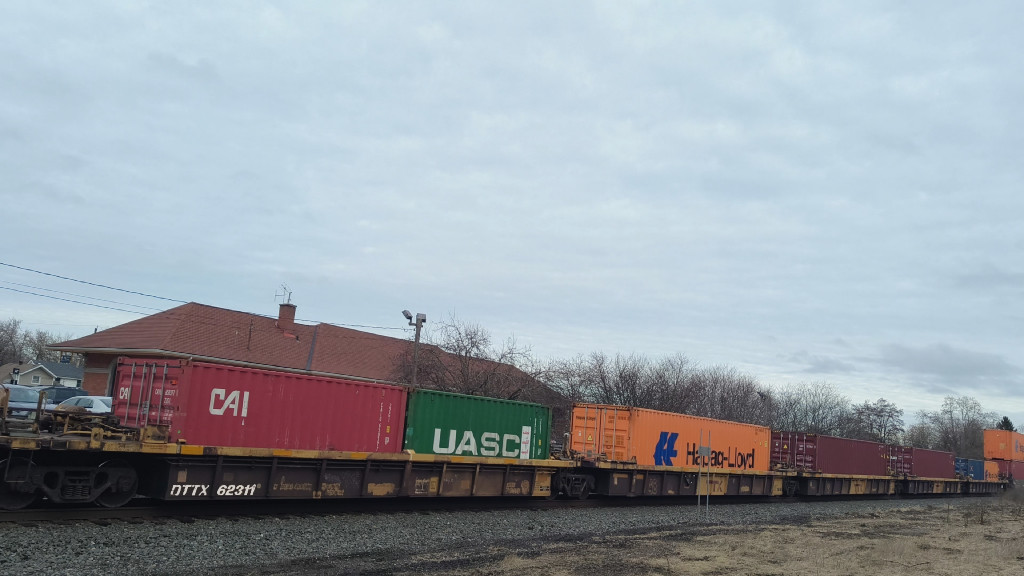 DTTX 62311 (5 Section Well Car Altogther)