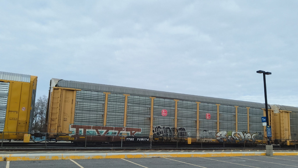 KCS 9507 (Body) TTGX 705074 (Flat)