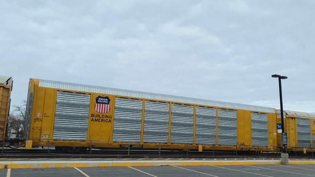 UP 10256 (Body) TTGX 698931 (Flat)