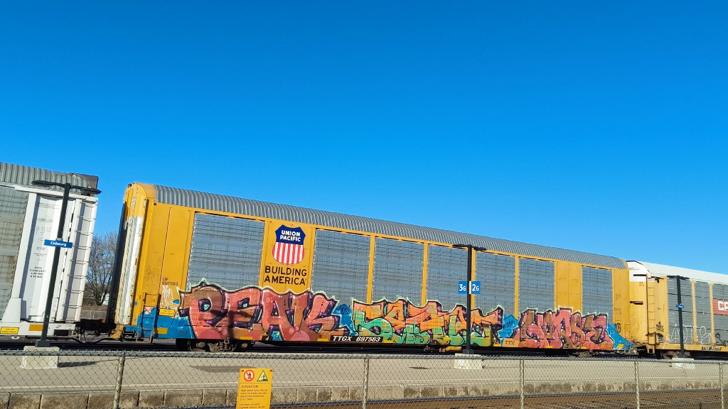 UP 697563 (Body) TTGX 697563 (Flat)