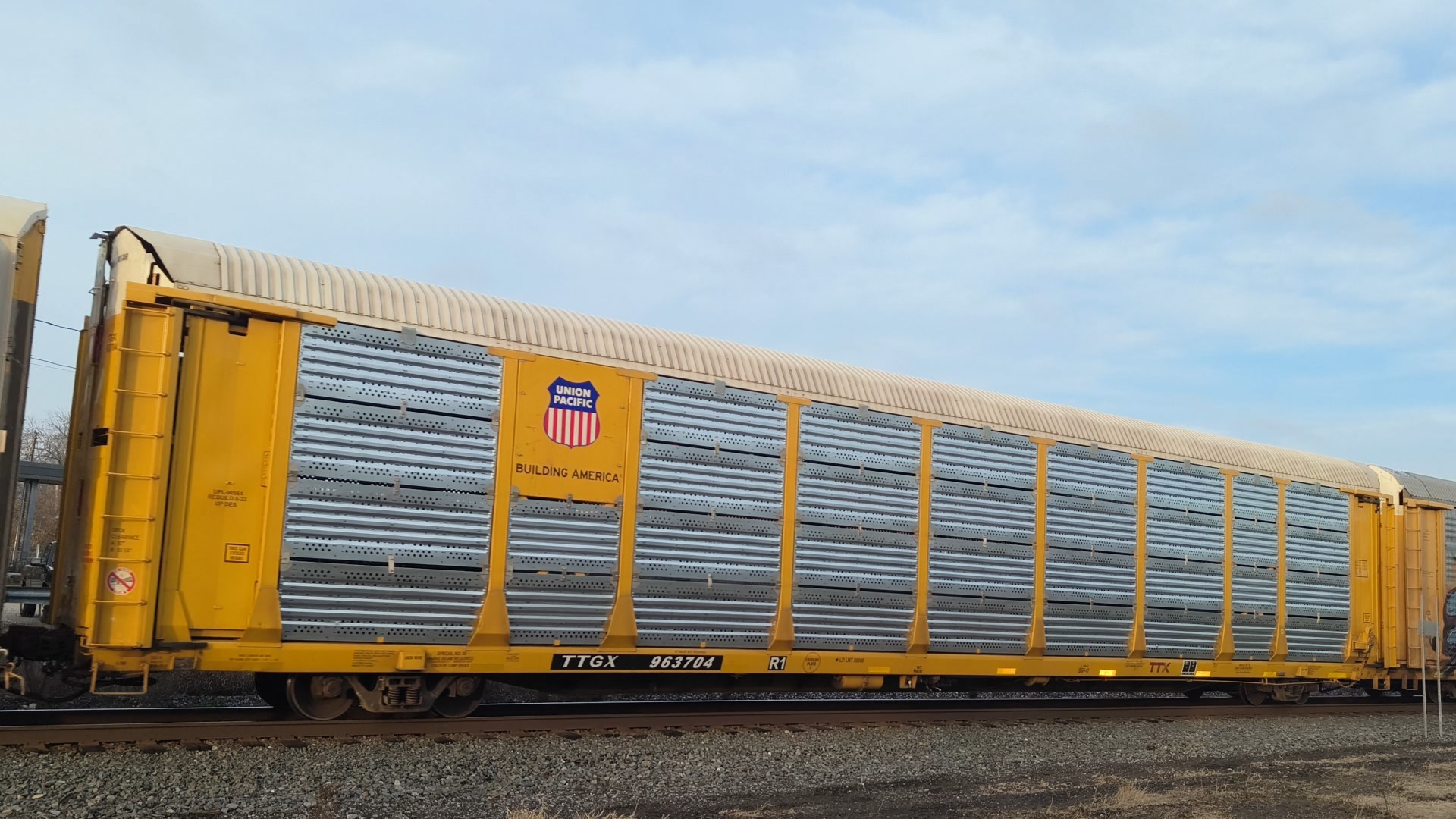 UP L90564 (Body) TTGX 963704 (Flat)