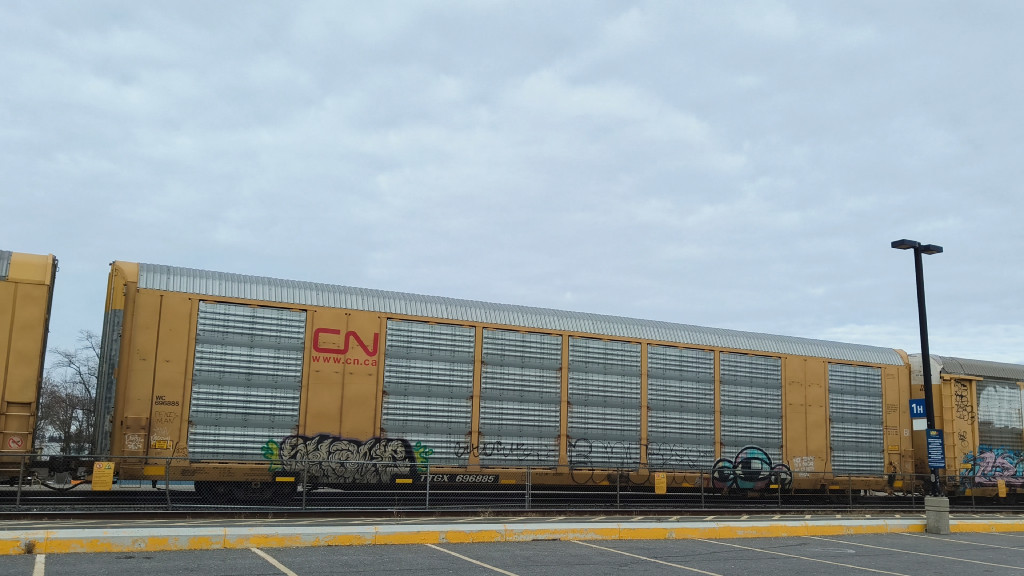 WC 696885 (Body) TTGX 696885 (Flat)