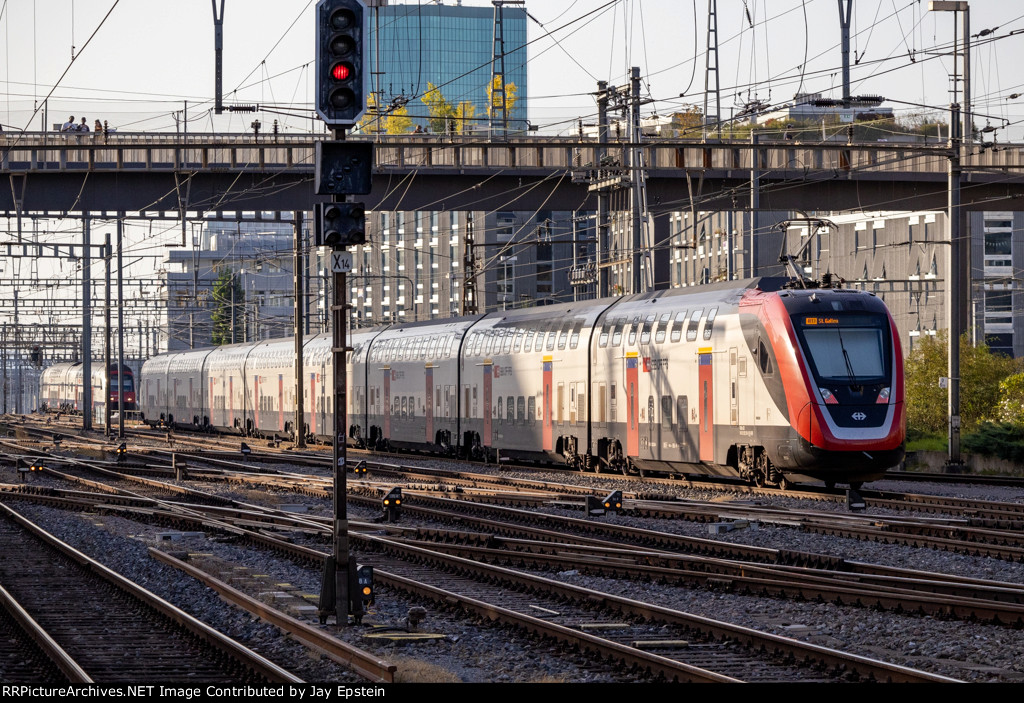 A "Twindexx" EMU departs Zurich in the late afternoon