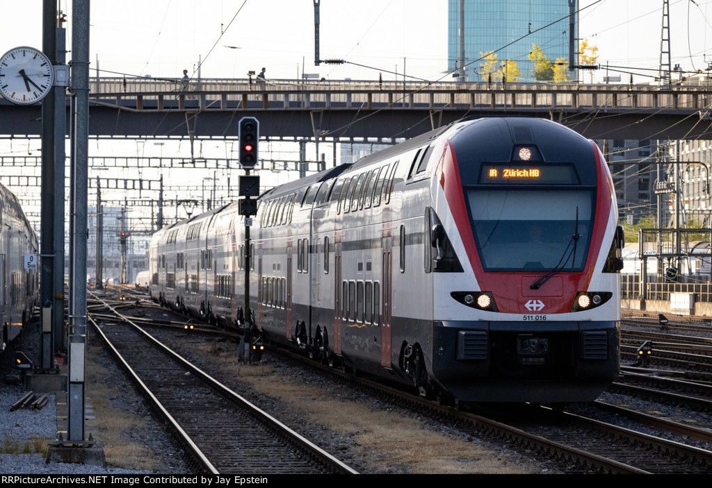 RABe 511.0 EMU #016 arrives at Zurich in the late afternoon