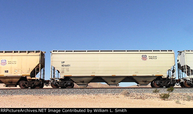 EB Unit Covered Hooper Frt at Erie NV -58