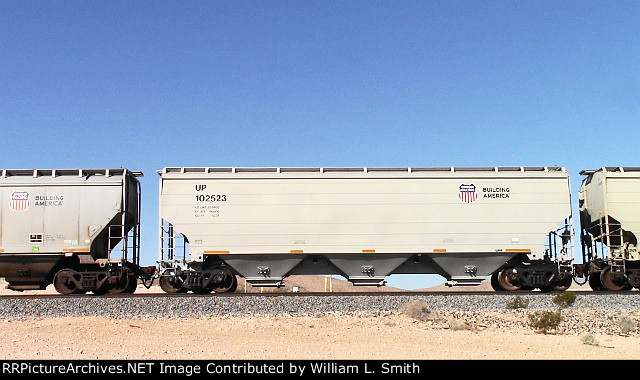 EB Unit Covered Hooper Frt at Erie NV -64