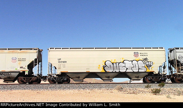 EB Unit Covered Hooper Frt at Erie NV -66