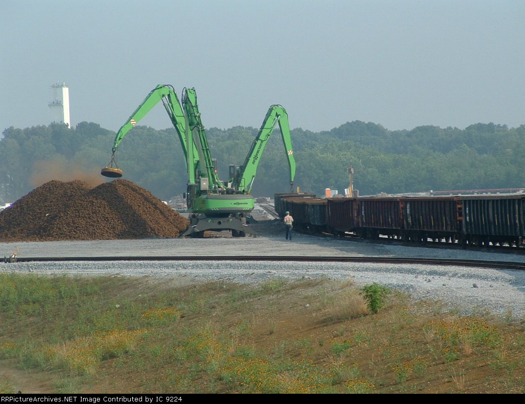 Unloading pig iron at Severcorr