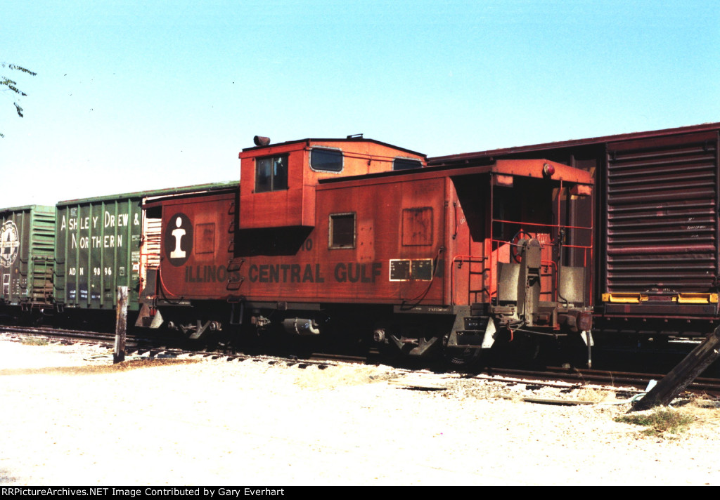 ICG Caboose #199310 - Illinois Central Gulf