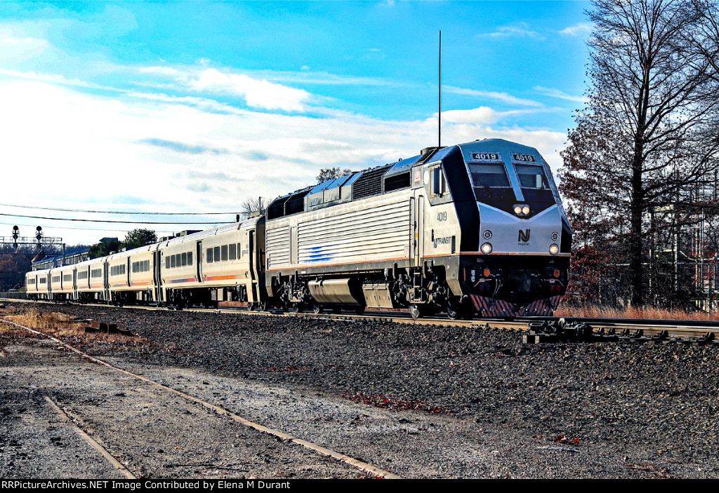 NJT 4019 on train 1859