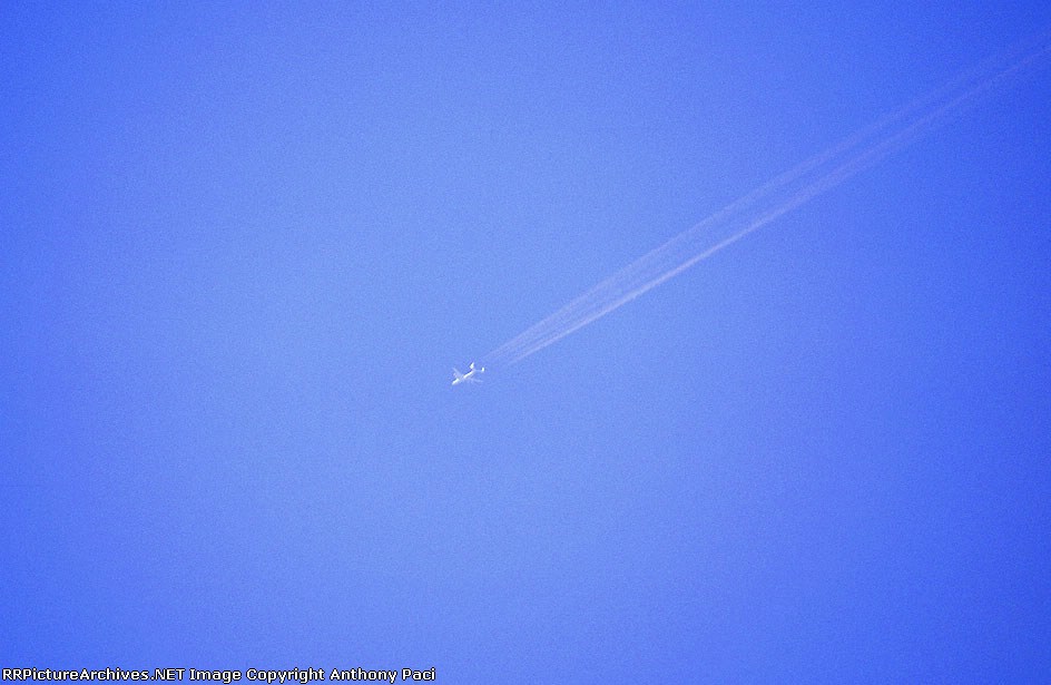 World's largest jet flies over the Southern