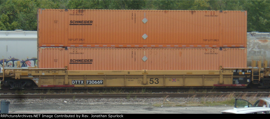 DTTX 730669B and two containers