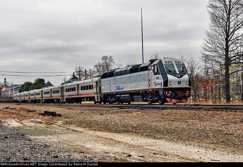 NJT 4019 on train 1712