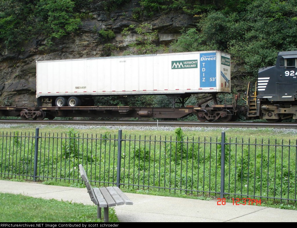 TTAX 553599 Spinecar w/TDIZ 264049 Trailer EB