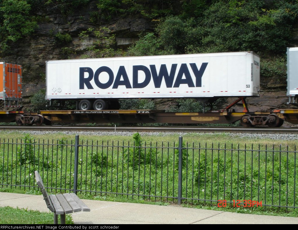 TTRX 360672 Spinecar w/RDWZ 559155 Trailer EB