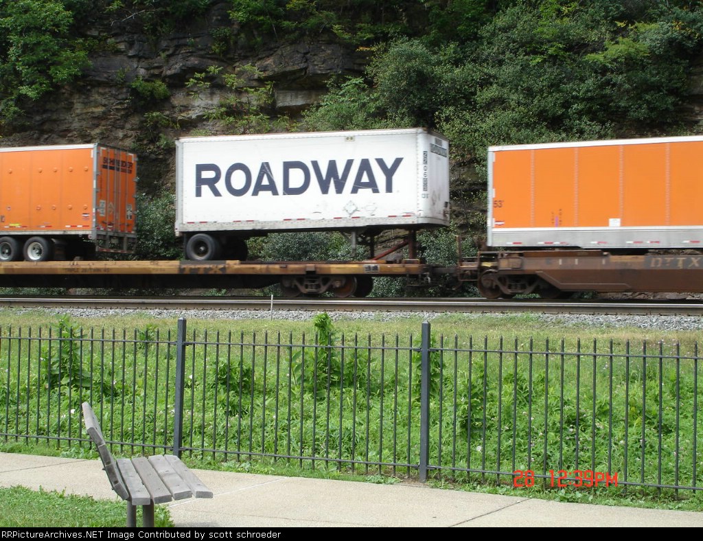 RTTX 972809 Flatcar w/RDWZ 220609 Trailer EB