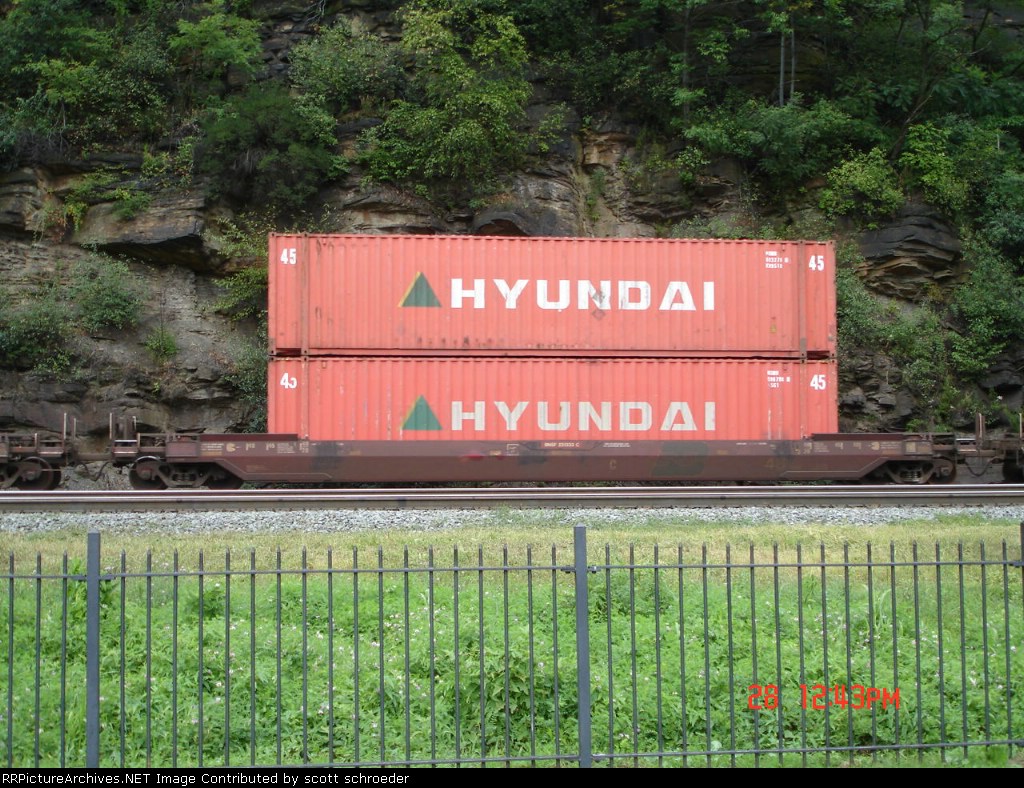 BNSF 231333C Double Stackcar w/2 HYUNDAI Containers EB 