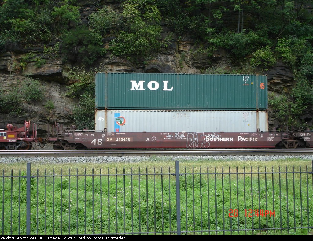 SP 513458A Double Stackcar w/MOEU 826497 Container EB 