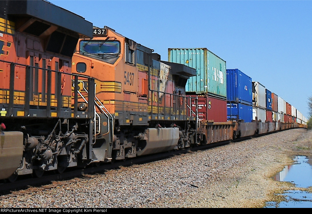 BNSF 5437