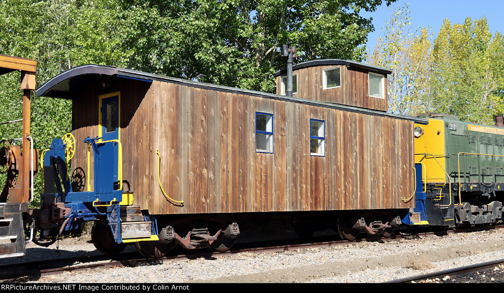 Aspen Crossing Wood Caboose