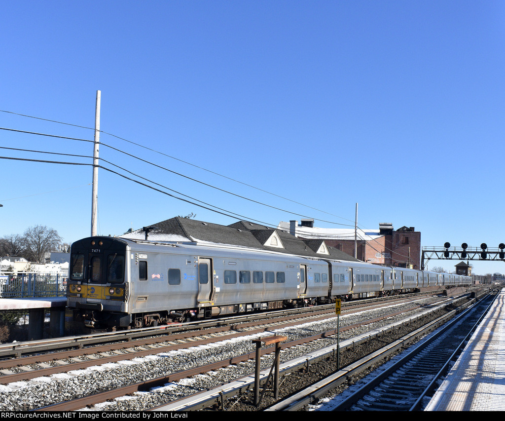 A westbound LIRR train, with an M7 consist at the Queens Village Station 