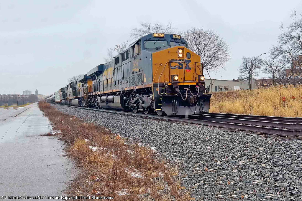 CSX 947 leads M369.