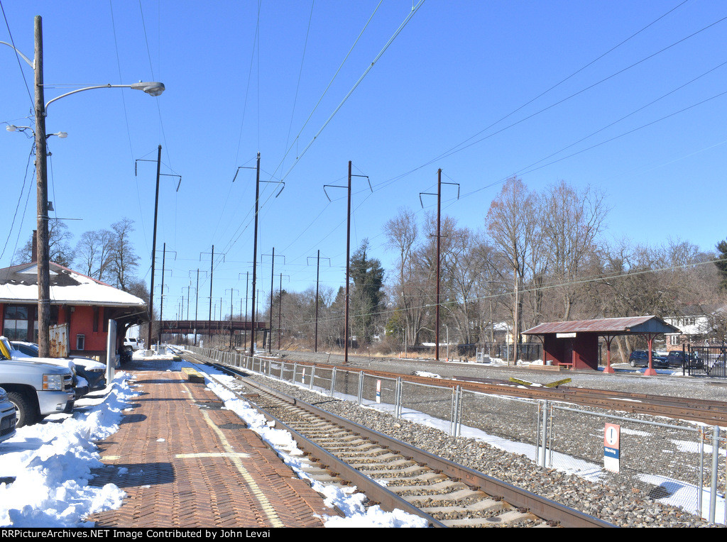 This is a view looking west from the Parkesburg Station. Note that there is a ton of space between the two mainline tracks. That space used to have tracks that were a PRR freight line called the Atglen & Susquehanna Branch which followed the Keystone Corr