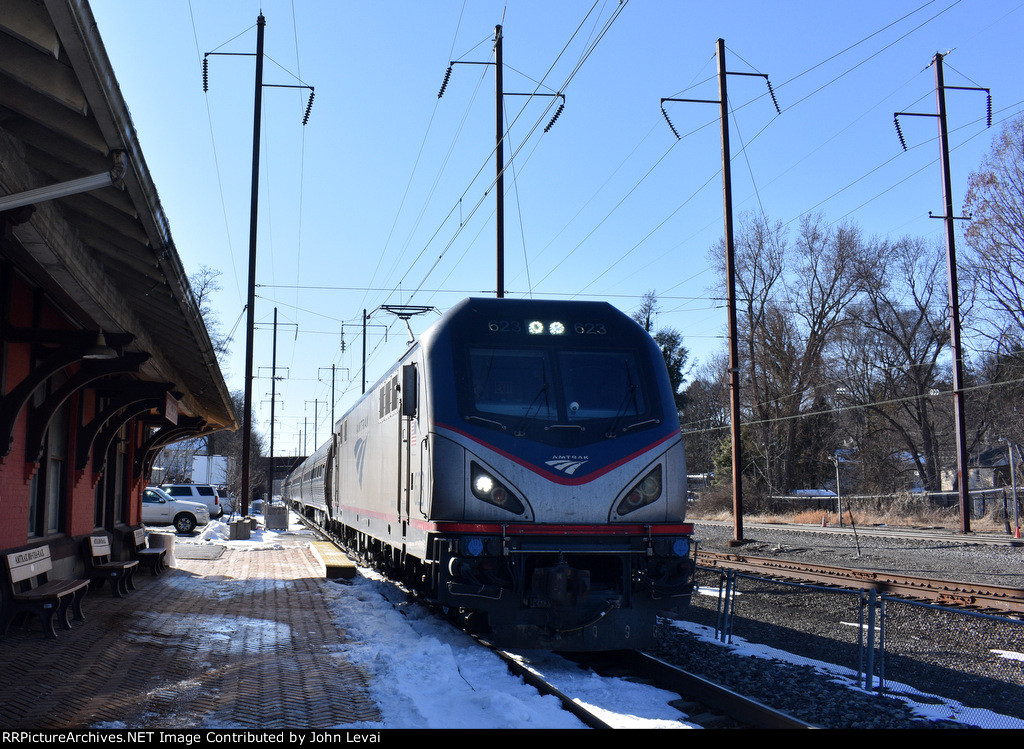 Eastbound Amtrak Keystone Train # 670 with Sprinter # 623 doing the honors