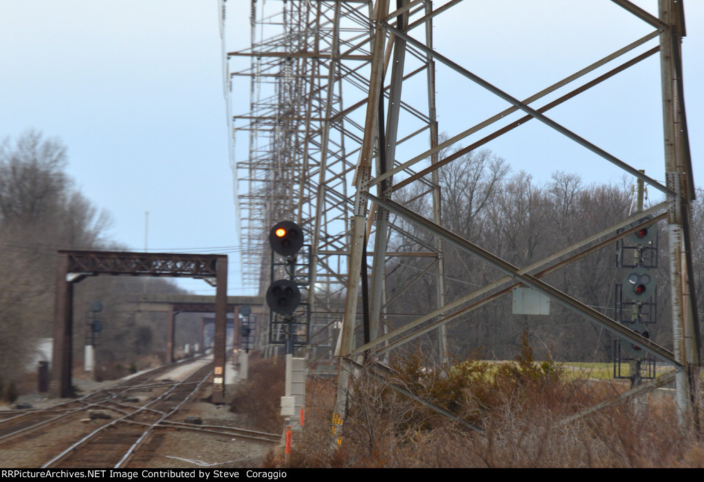 Approach Limited Steady Yellow is lit,  Flashing Green is Dark. 