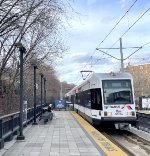 A southbound glides into 2nd Avenue Station