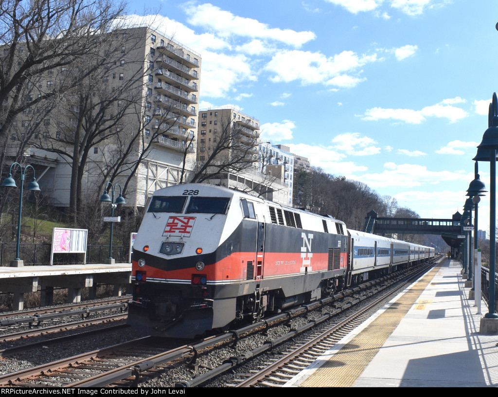 CDOT P32AC-DM # 228 trailing on MNR Train # 866 