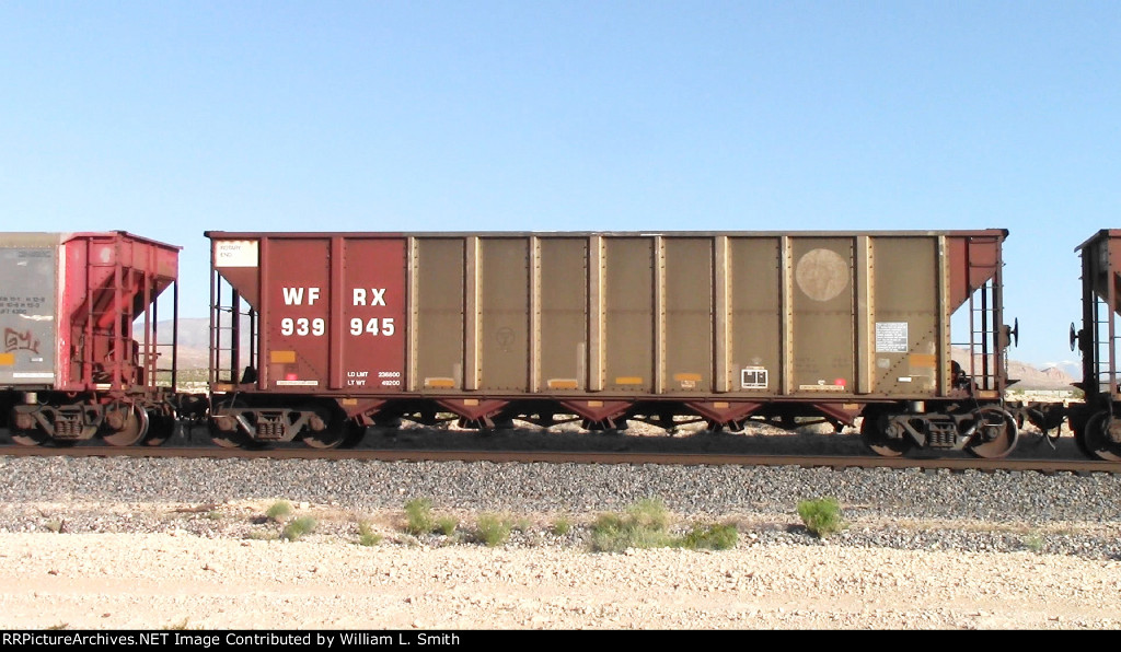 EB Unit Empty Hooper Frt at Erie NV -73