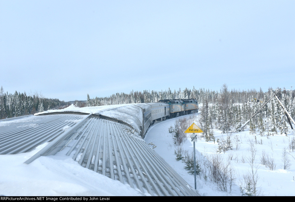 VIA692 rounding the bend at Thompson Jct onto the Thompson Branch