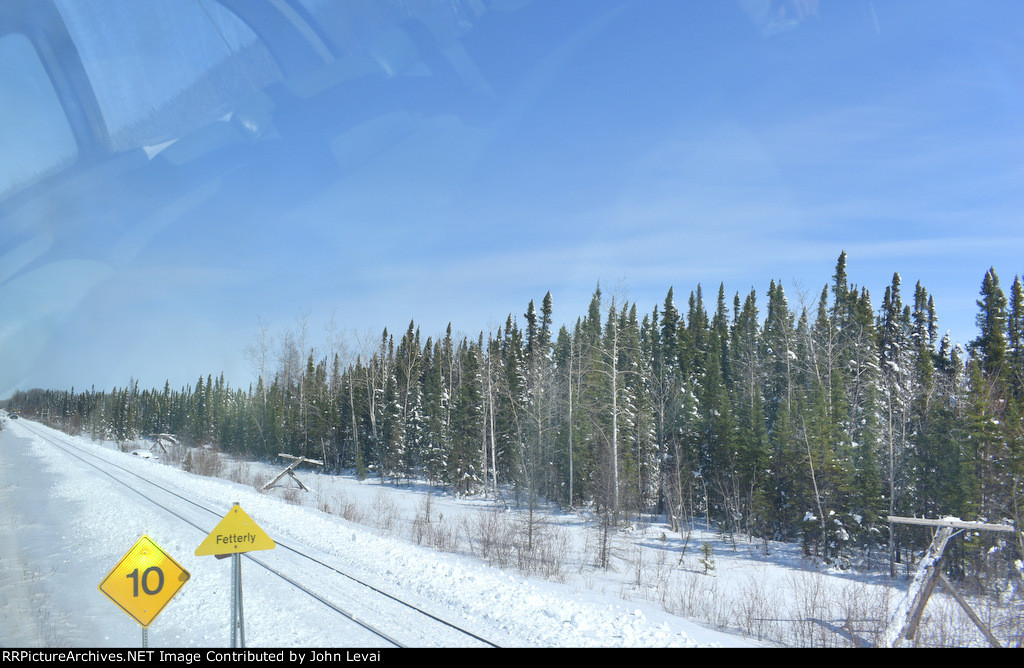Looking north along the Thicket Sub as VIA692 leaves the Thompson Branch.