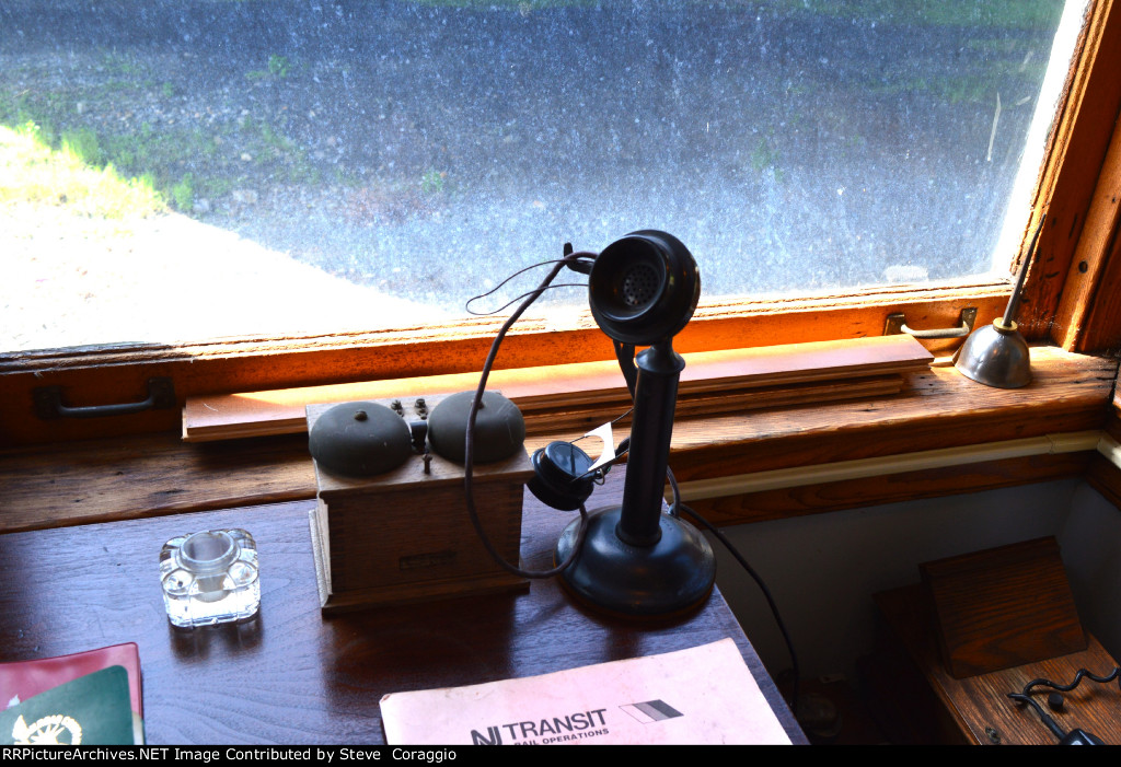 Phone/Headset on the Operators Desk