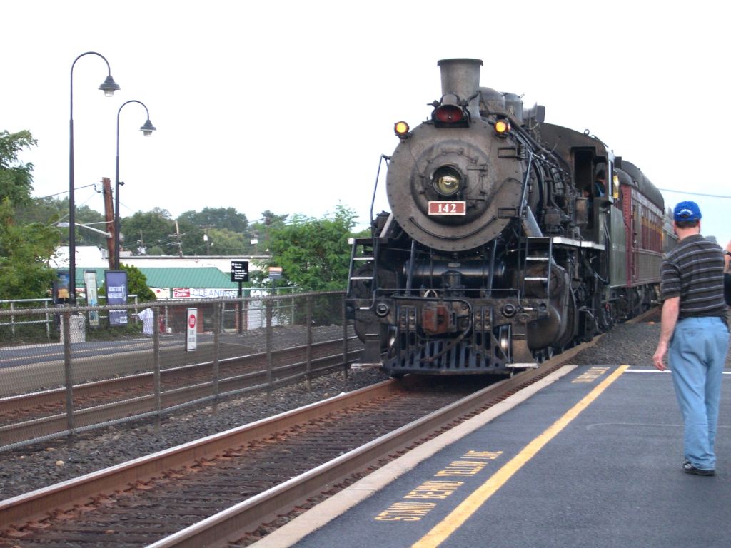 Susquehana 142 Leaving Dunellen Station