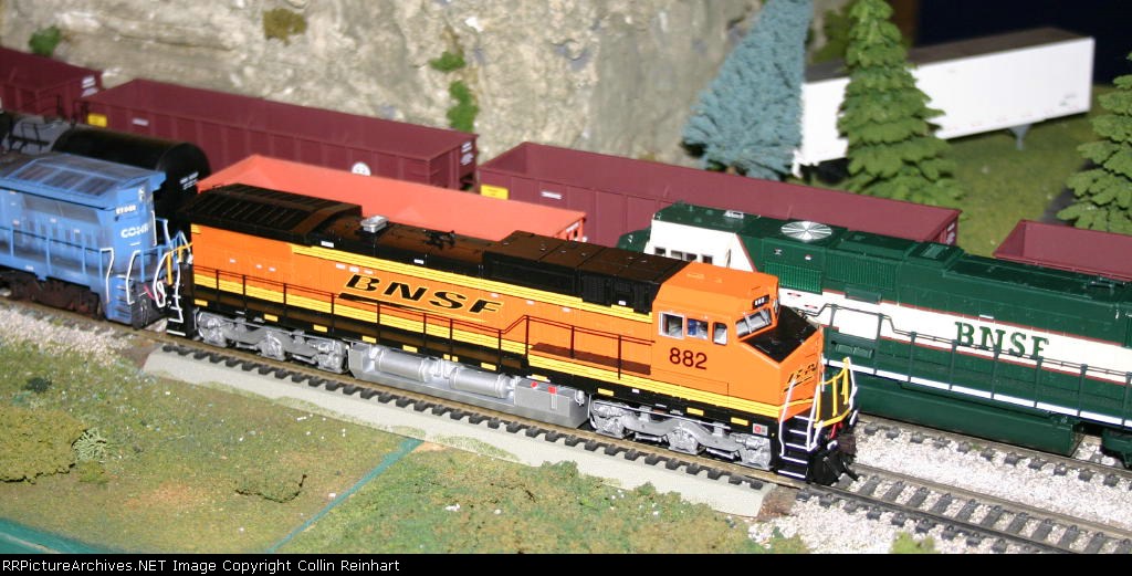 BNSF 882