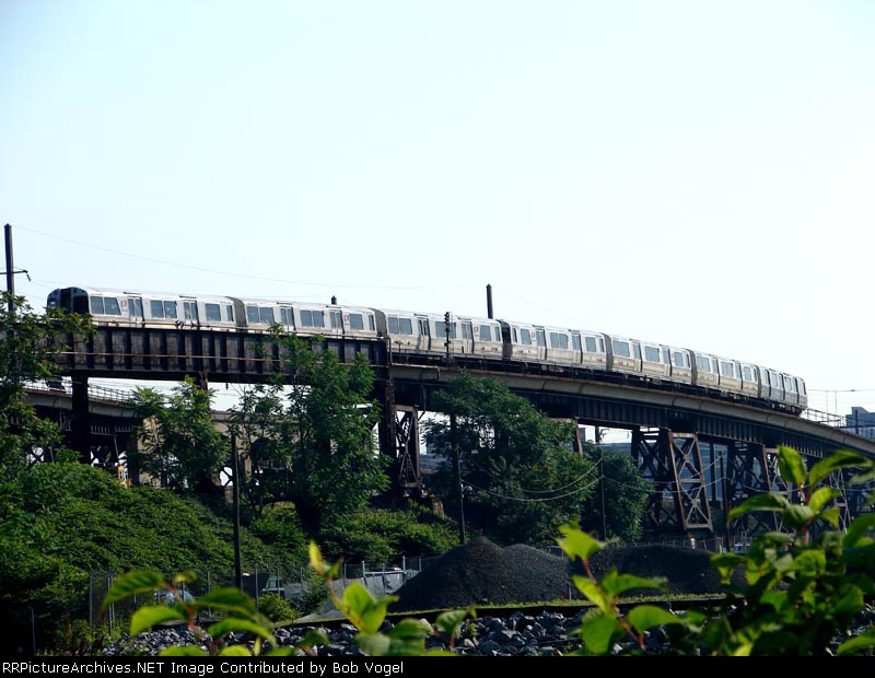 eastbound PATH train