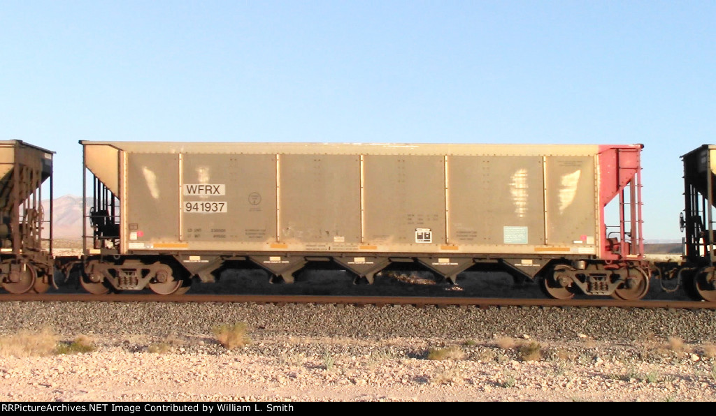 EB Unit Empty Hooper Frt at Erie NV -32