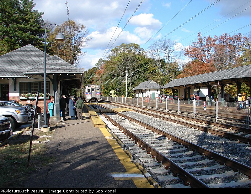 R5 arriving at Merion station